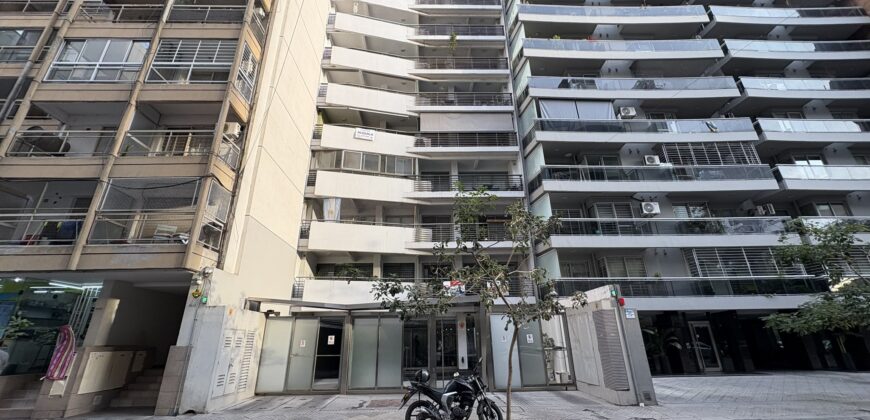 Extraordinario departamento amoblado con cochera doble