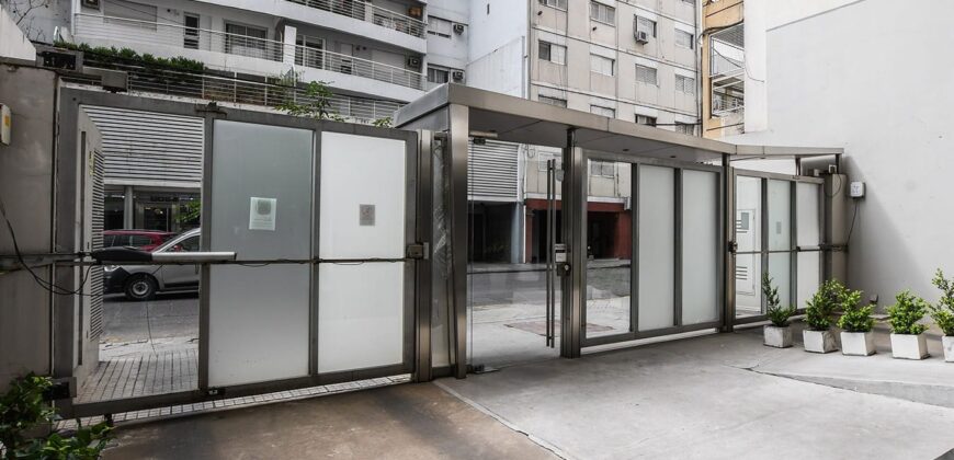 Extraordinario departamento amoblado con cochera doble