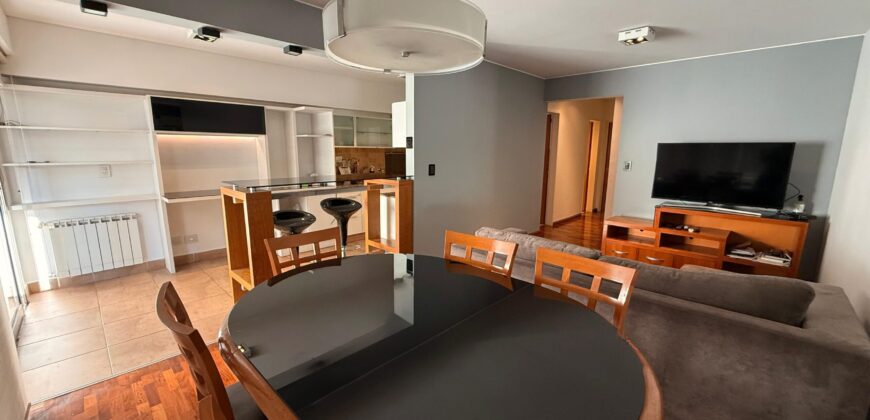 Extraordinario departamento amoblado con cochera doble
