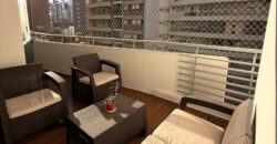 Extraordinario departamento amoblado con cochera doble