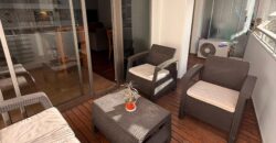 Extraordinario departamento amoblado con cochera doble