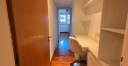 Extraordinario departamento amoblado con cochera doble