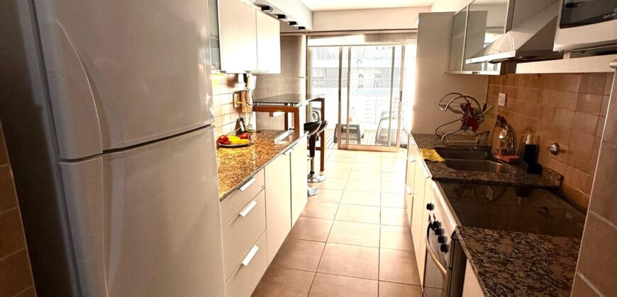 Extraordinario departamento amoblado con cochera doble
