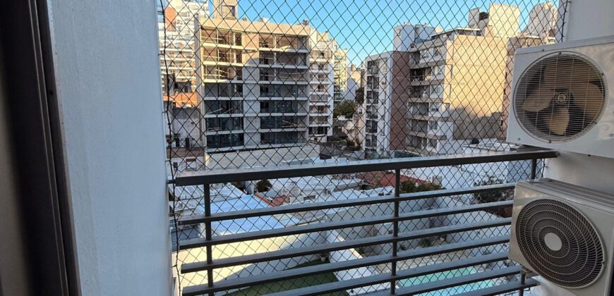 Extraordinario departamento amoblado con cochera doble