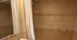 Extraordinario departamento amoblado con cochera doble