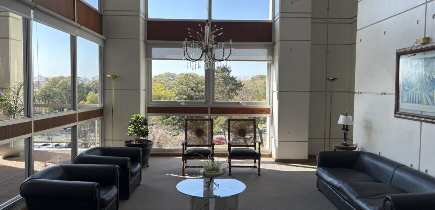 Imponente departamento con vista franca al río