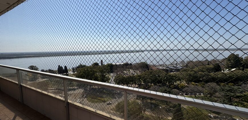 Imponente departamento con vista franca al río