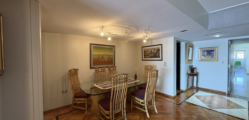 Imponente departamento con vista franca al río