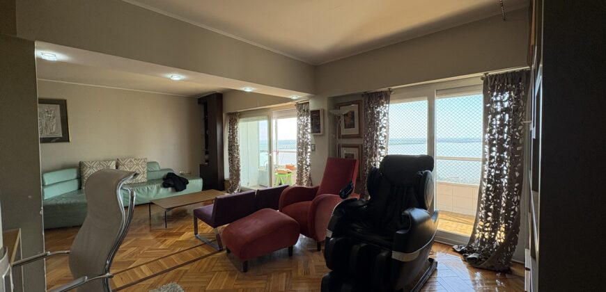Imponente departamento con vista franca al río