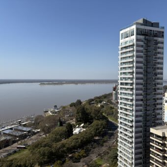 Imponente departamento con vista franca al río
