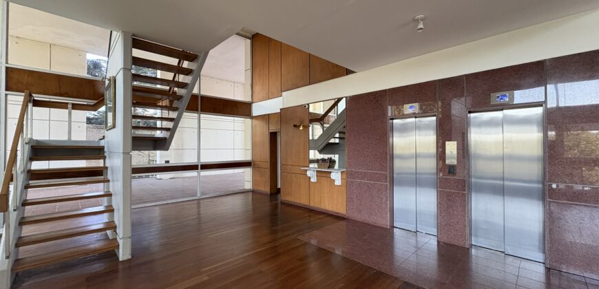 Imponente departamento con vista franca al río