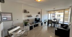 Formidable departamento de 2 dorm. con cochera.