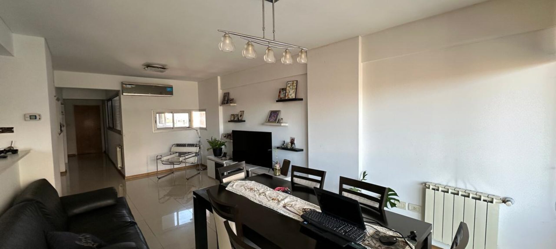 Formidable departamento de 2 dorm. con cochera.