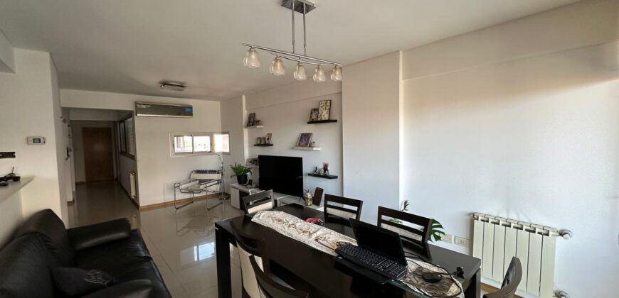 Formidable departamento de 2 dorm. con cochera.