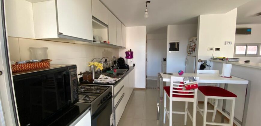 Formidable departamento de 2 dorm. con cochera.