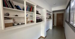 Formidable departamento de 2 dorm. con cochera.