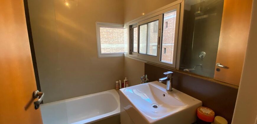 Formidable departamento de 2 dorm. con cochera.