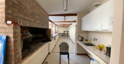 Formidable departamento de 2 dorm. con cochera.